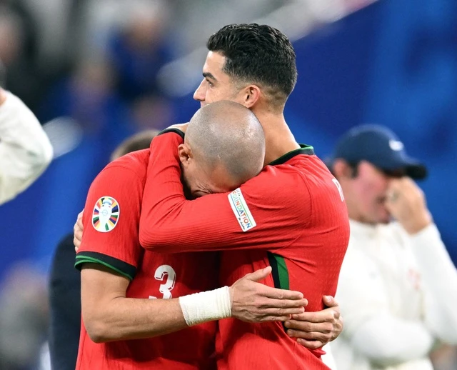 Khi Pepe và Ronaldo rơi lệ: Đánh dấu sự chấm dứt một thời kỳ vàng son