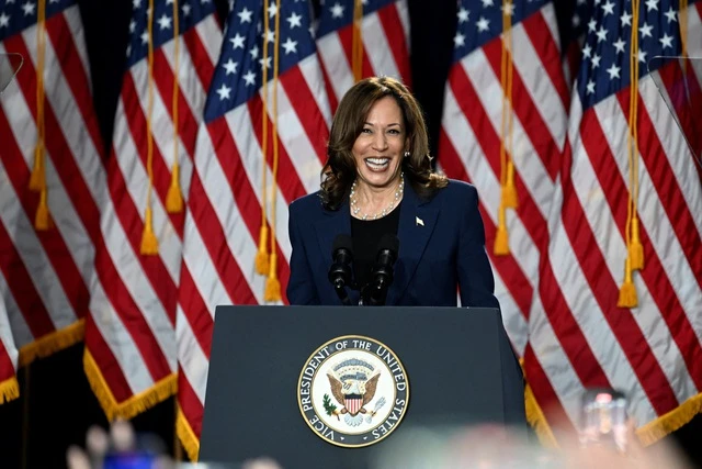 Bà Kamala Harris chiếm ưu thế trước ông Donald Trump trong kết quả khảo sát mới ngay từ đầu