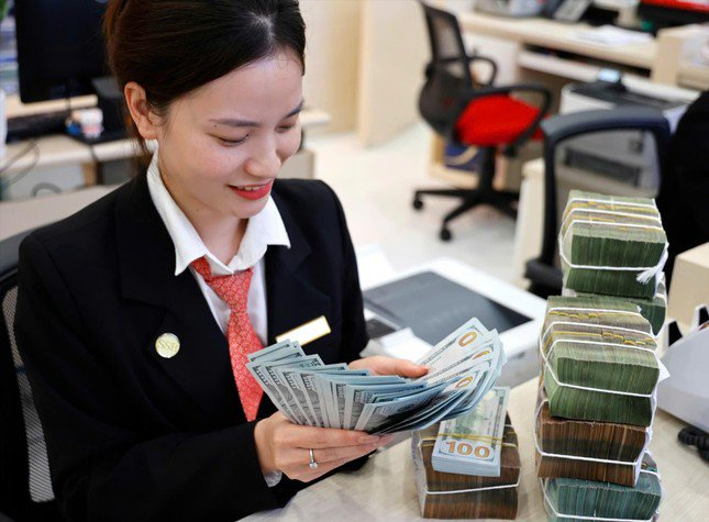 Tỷ giá USD ngày 27 tháng 8: Đồng USD giảm mạnh