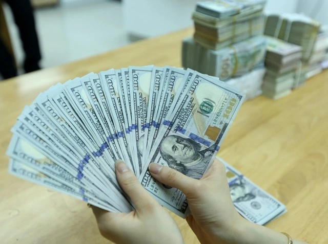 Ngày 8.10.2024: USD lên trên 25.000 đồng tại ngân hàng.