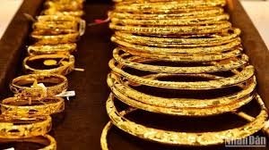 Giá vàng ngày 8/10: Tăng mạnh trong nước, đi ngược thế giới