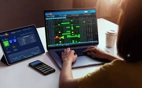 Những cổ phiếu đáng chú ý ngày 30/9: STK, VCB, GEX, SAB